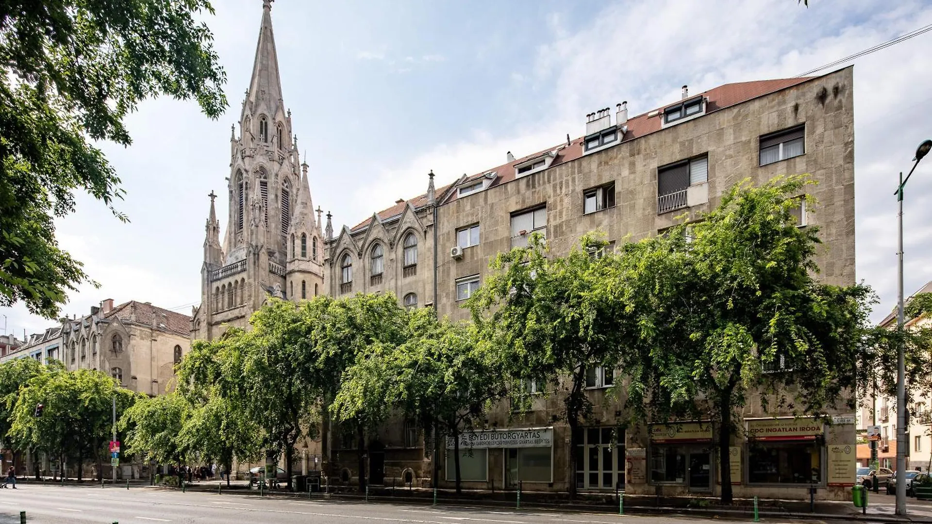 Central - Bright - Easy Budapest